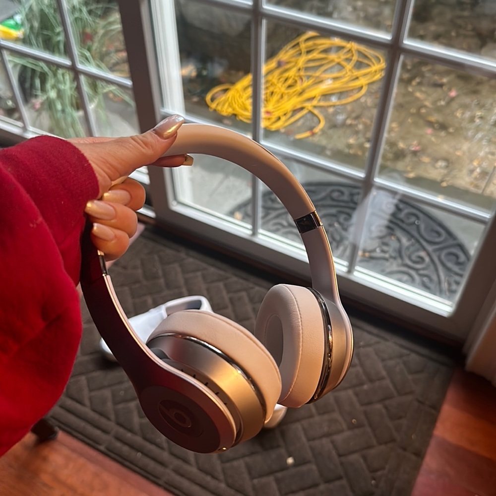 White/ Silver beats